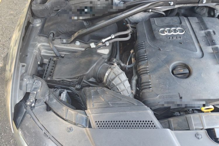 Used Audi Q5 2011 2.0TFSI Ambition Edition Engine Bay Right