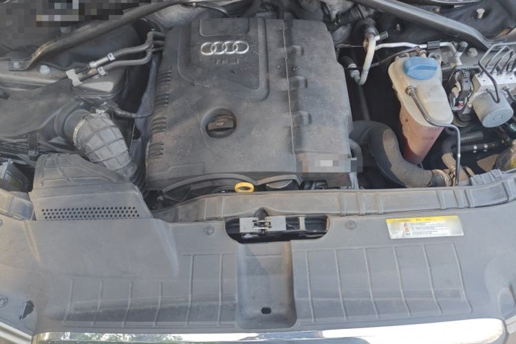 Used Audi Q5 2011 2.0TFSI Ambition Edition Engine Bay