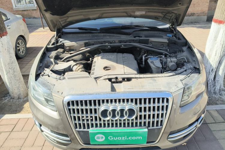 Used Audi Q5 2011 2.0TFSI Comfort Version Engine Bay
