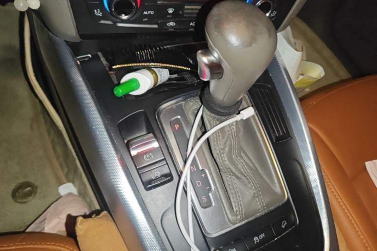 Used Audi Q5 2011 2.0TFSI Technology Model Gear Lever