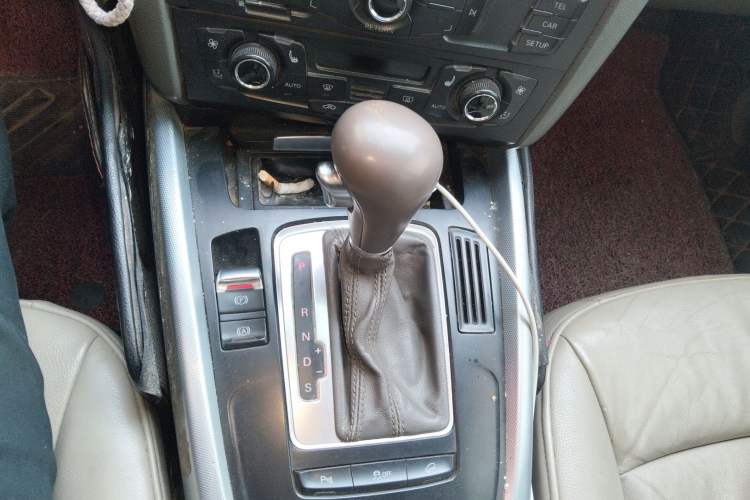 Used Audi Q5 2011 2.0TFSI Technology Model Gear Lever