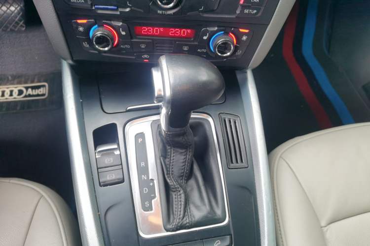 Used Audi Q5 2011 2.0TFSI Technology Model Gear Lever