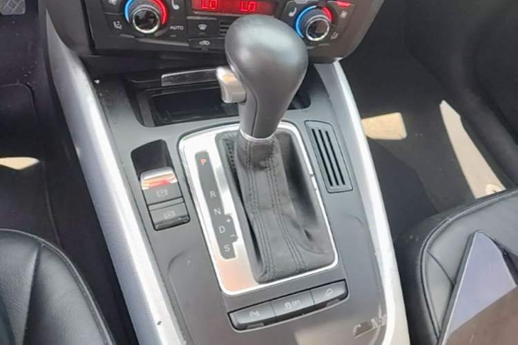 Used Audi Q5 2011 2.0TFSI Technology Model Gear Lever