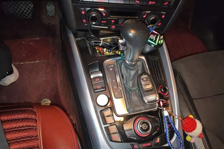 Used Audi Q5 2011 2.0TFSI Dynamic Edition Gear Lever