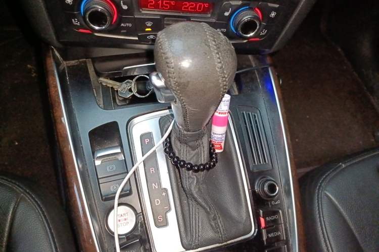 Used Audi Q5 2011 2.0TFSI Comfort Version Gear Lever