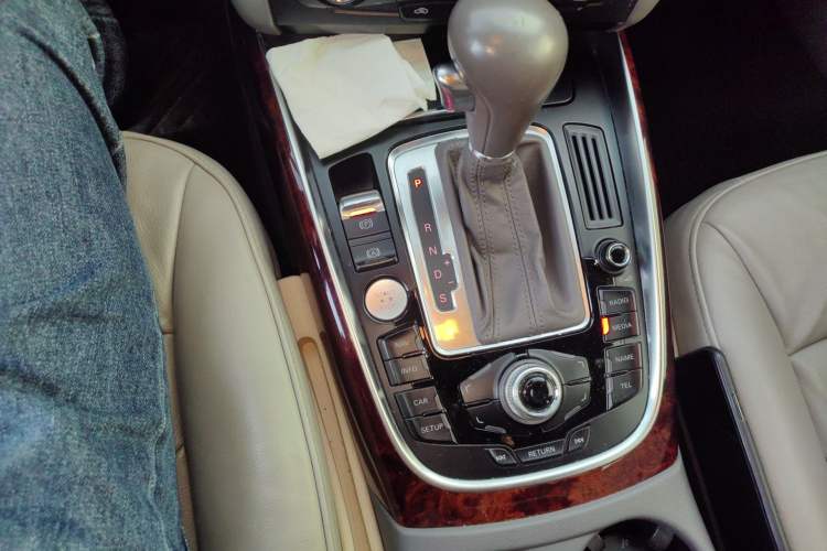 Used Audi Q5 2011 2.0TFSI Comfort Version Gear Lever
