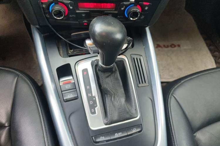 Used Audi Q5 2011 2.0TFSI Technology Model Gear Lever