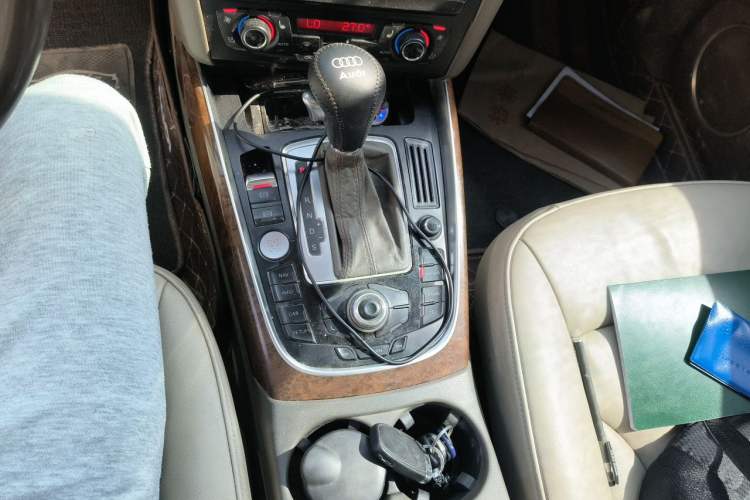 Used Audi Q5 2011 2.0TFSI Comfort Version Gear Lever