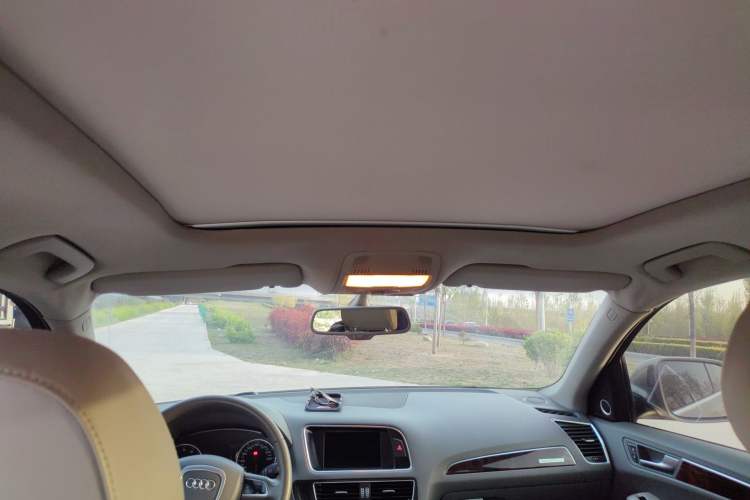 Used Audi Q5 2011 2.0TFSI Comfort Version Headliner