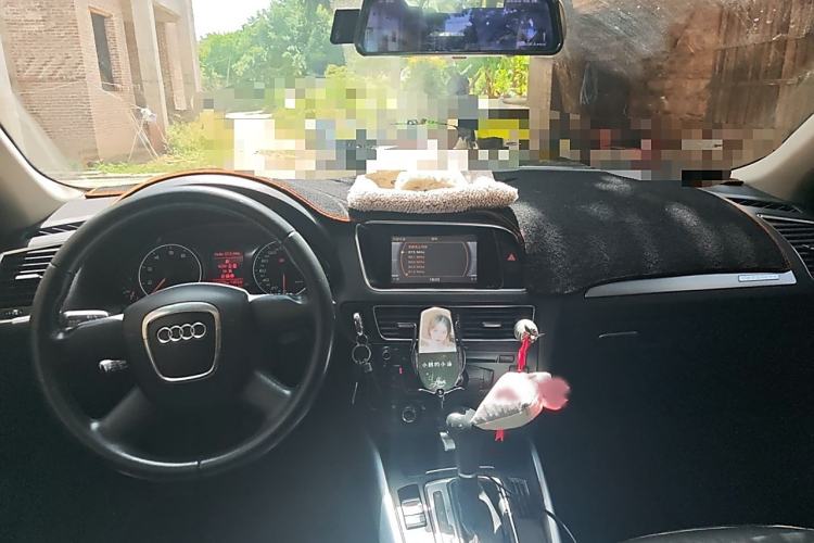 Used Audi Q5 2011 2.0TFSI Technology Model Interior 2