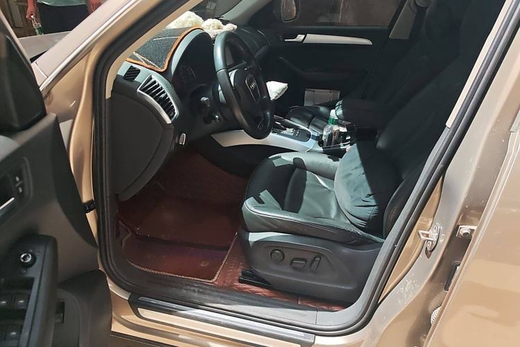 Used Audi Q5 2011 2.0TFSI Technology Model Interior 3