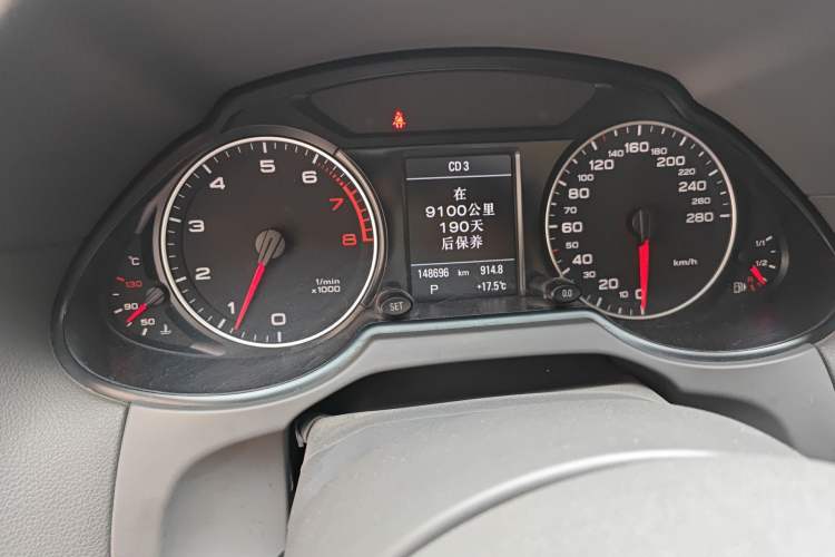 Used Audi Q5 2011 2.0TFSI Dynamic Edition Odometer Close Up