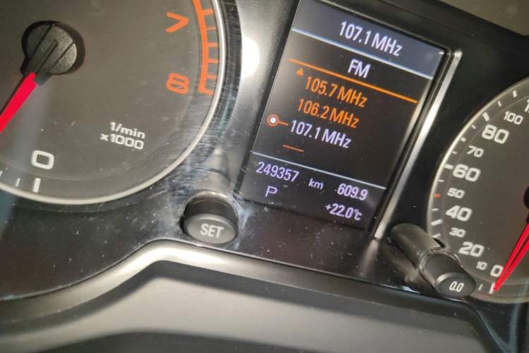 Used Audi Q5 2011 2.0TFSI Dynamic Edition Odometer Close Up