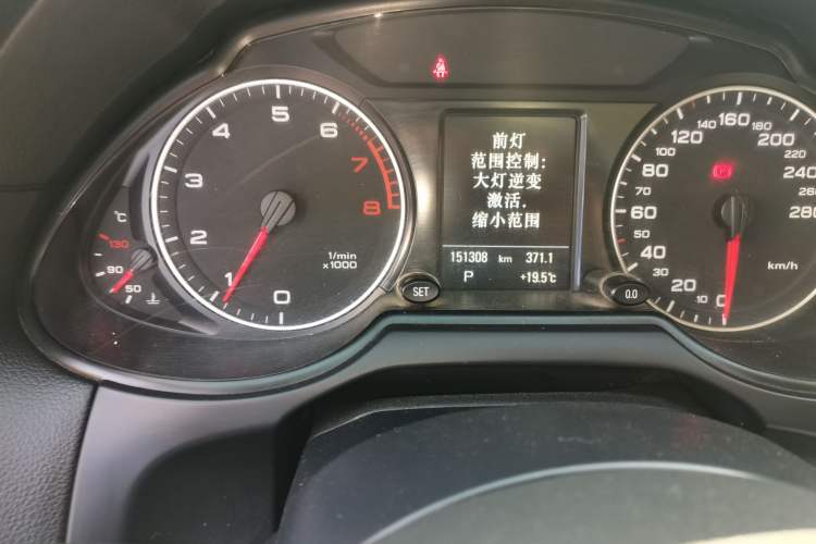 Used Audi Q5 2011 2.0TFSI Comfort Version Odometer Close Up