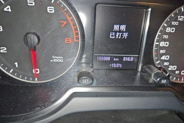Used Audi Q5 2011 2.0TFSI Dynamic Edition Odometer Close Up