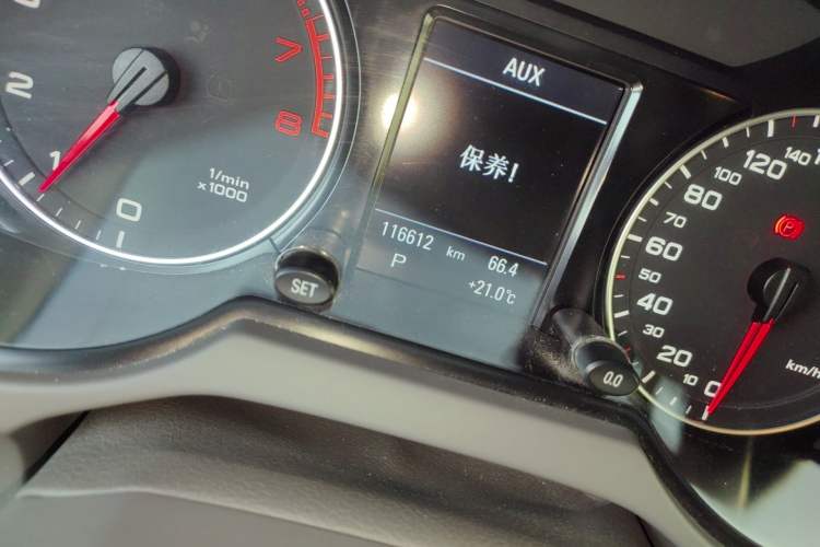 Used Audi Q5 2011 2.0TFSI Comfort Version Odometer Close Up
