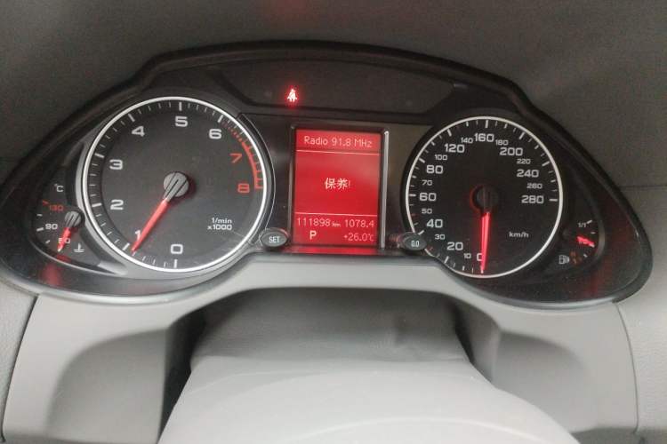 Used Audi Q5 2011 2.0TFSI Technology Model Odometer Close Up