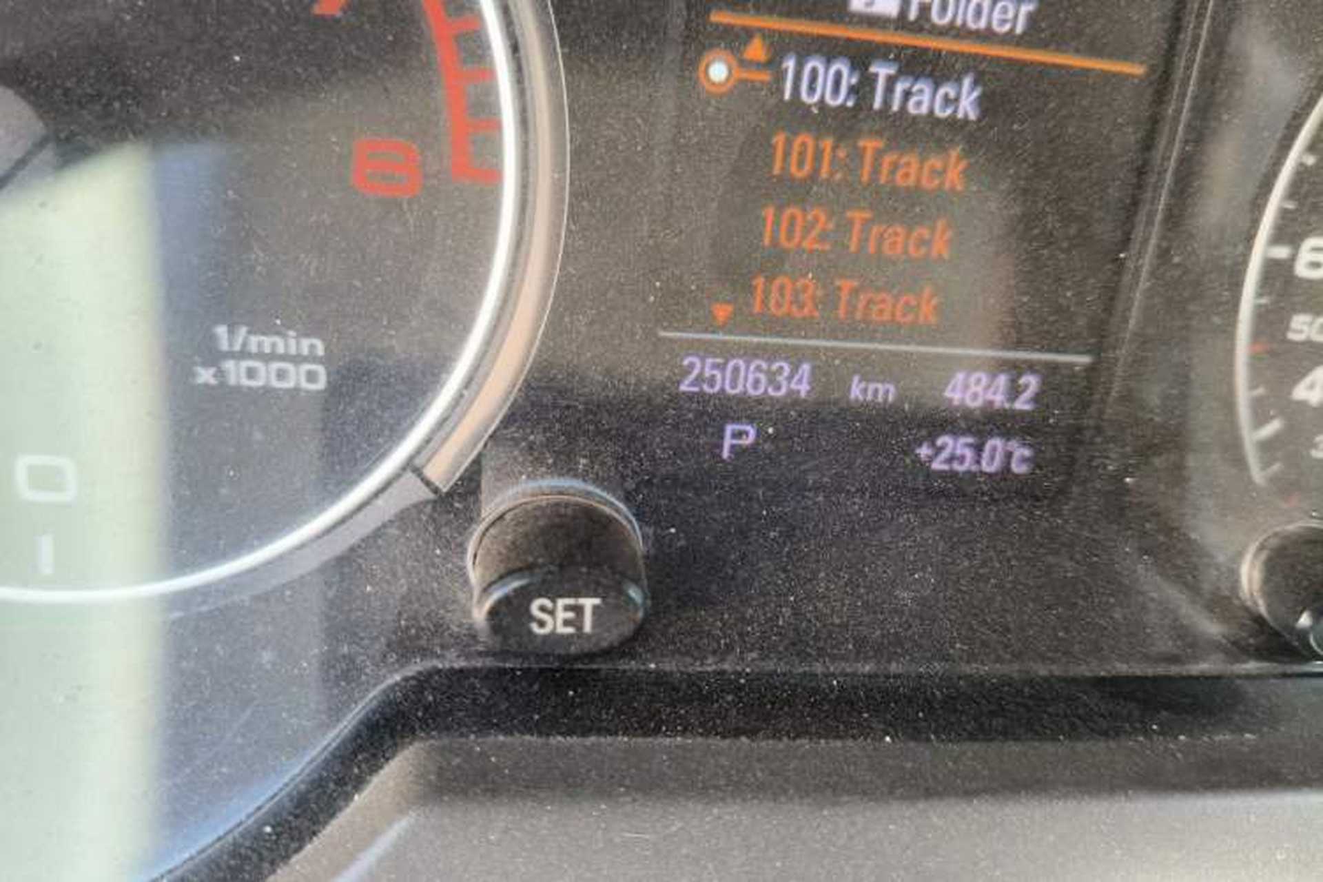 Used Audi Q5 2011 2.0TFSI Comfort Version Odometer Close Up