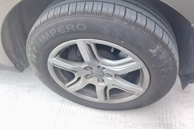 Used Audi Q5 2011 2.0TFSI Technology Model Right Front Wheel Hub