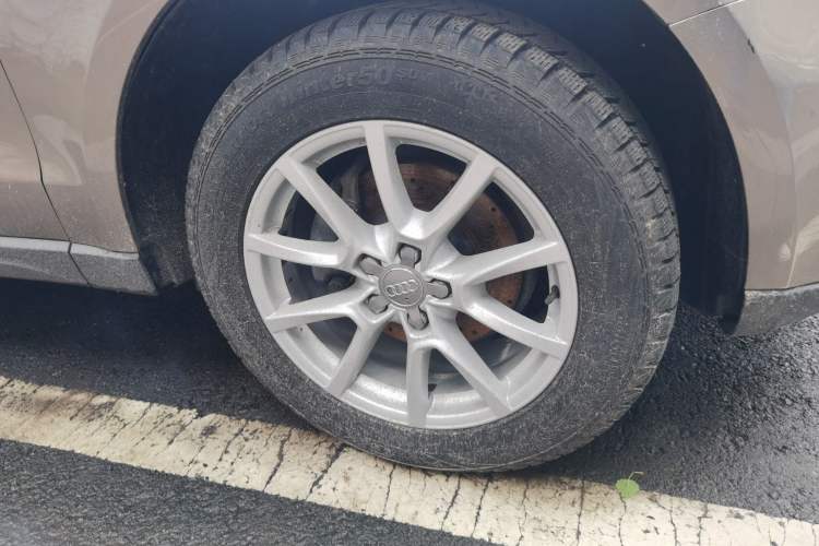 Used Audi Q5 2011 2.0TFSI Technology Model Right Front Wheel Hub