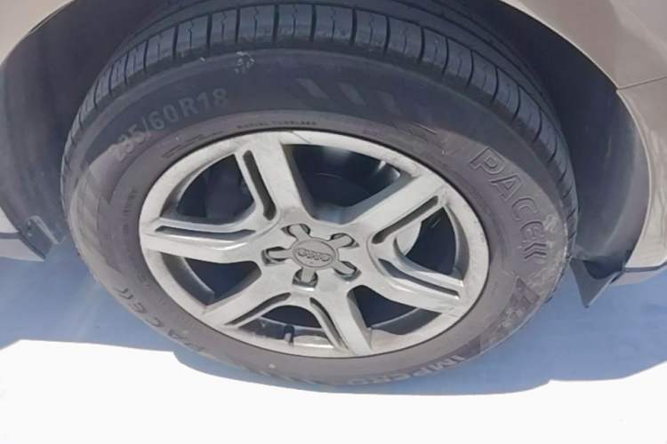 Used Audi Q5 2011 2.0TFSI Technology Model Right Front Wheel Hub