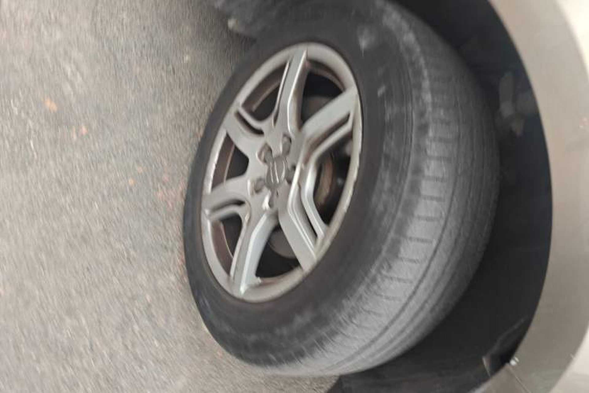 Used Audi Q5 2011 2.0TFSI Technology Model Right Front Wheel Hub