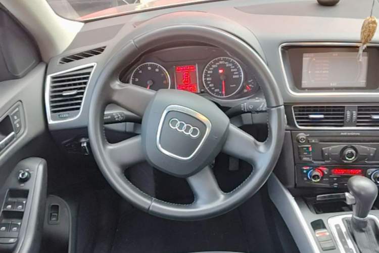 Used Audi Q5 2011 2.0TFSI Technology Model Steering Wheel