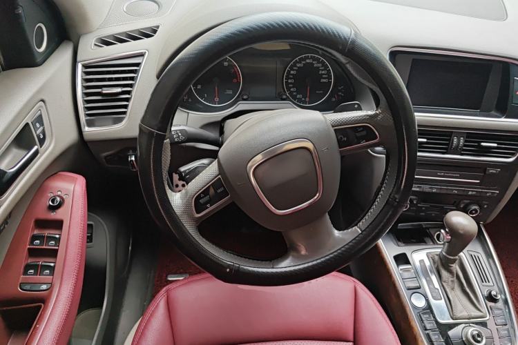 Used Audi Q5 2011 2.0TFSI Dynamic Edition Steering Wheel