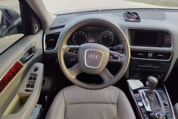 Used Audi Q5 2011 2.0TFSI Comfort Version Steering Wheel