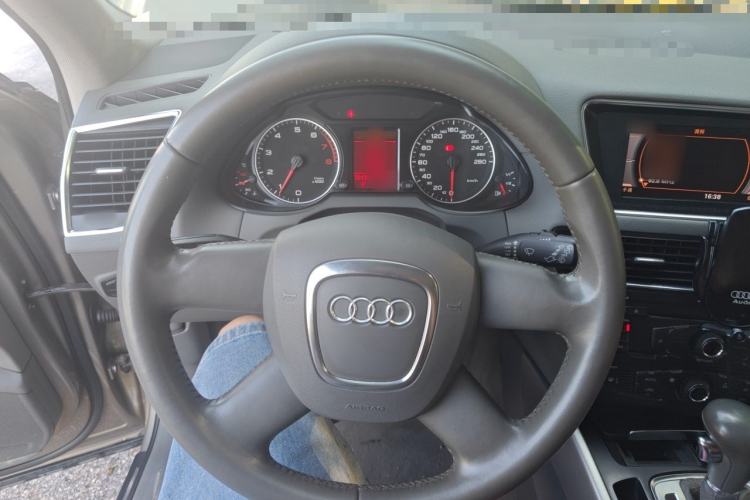 Used Audi Q5 2011 2.0TFSI Ambition Edition Steering Wheel