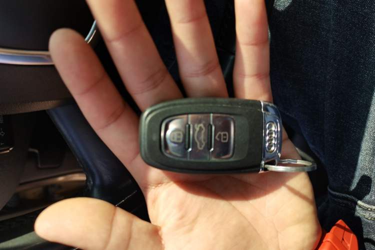 Used Audi Q5 2011 2.0TFSI Comfort Version Vehicle Key