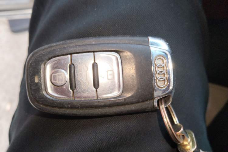 Used Audi Q5 2011 2.0TFSI Technology Model Vehicle Key