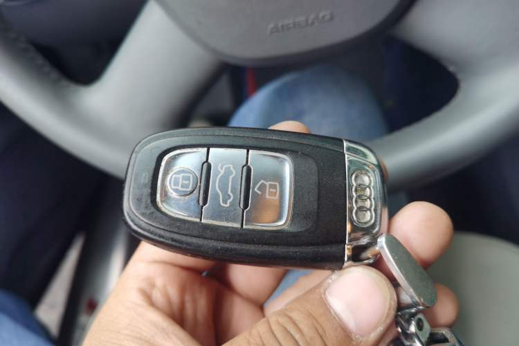 Used Audi Q5 2011 2.0TFSI Technology Model Vehicle Key