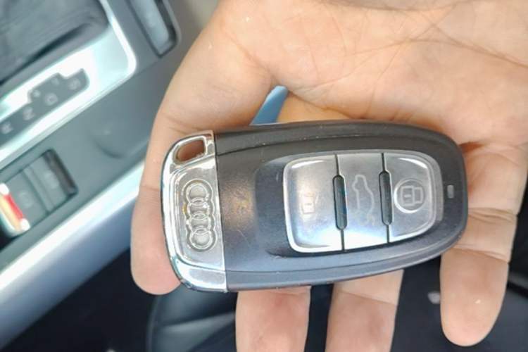 Used Audi Q5 2011 2.0TFSI Technology Model Vehicle Key