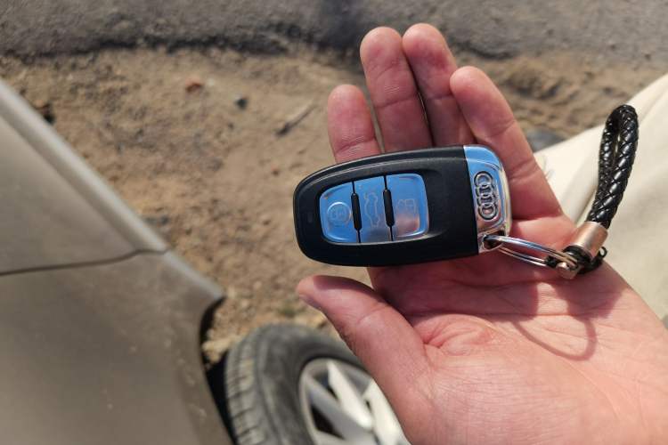 Used Audi Q5 2011 2.0TFSI Comfort Version Vehicle Key