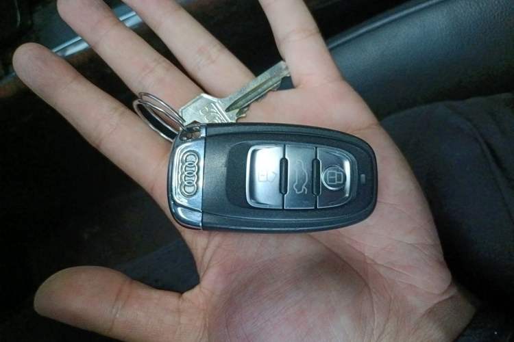 Used Audi Q5 2011 2.0TFSI Comfort Version Vehicle Key