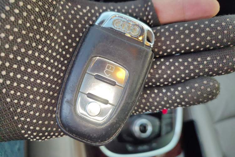 Used Audi Q5 2011 2.0TFSI Comfort Version Vehicle Key