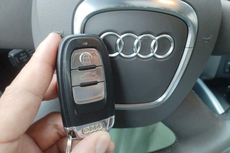 Used Audi Q5 2011 2.0TFSI Technology Model Vehicle Key