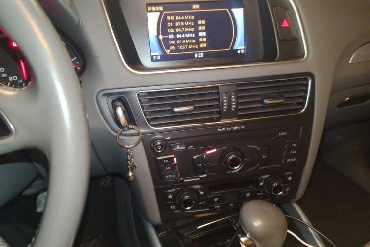 Used Audi Q5 2012 2.0TFSI Technology Model Audio And AC Panel