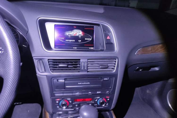 Used Audi Q5 2012 2.0TFSI hybrid Audio And AC Panel