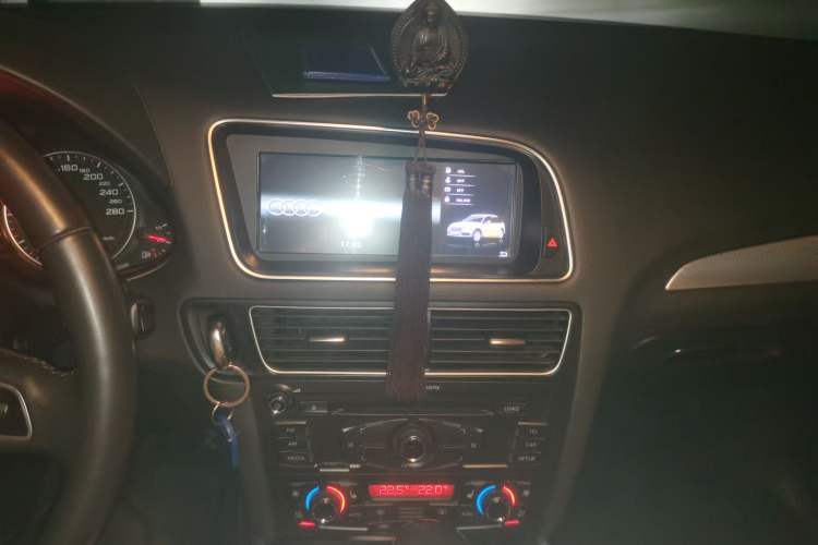 Used Audi Q5 2012 2.0TFSI Technology Model Audio And AC Panel