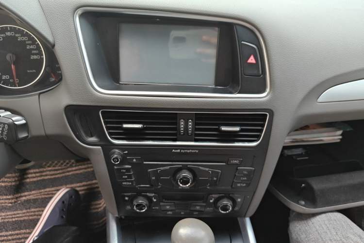Used Audi Q5 2012 2.0TFSI Trendy Edition Audio And AC Panel