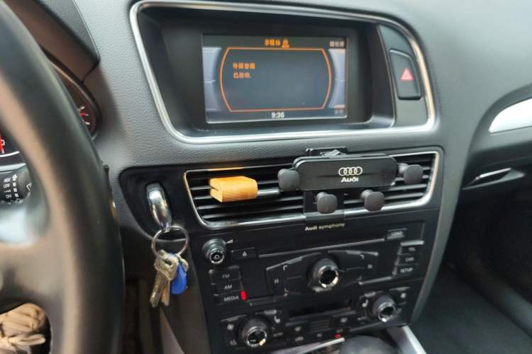 Used Audi Q5 2012 2.0TFSI Technology Model Audio And AC Panel