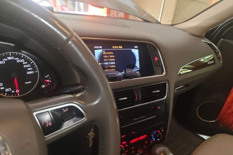 Used Audi Q5 2012 2.0TFSI Comfort Version Audio And AC Panel
