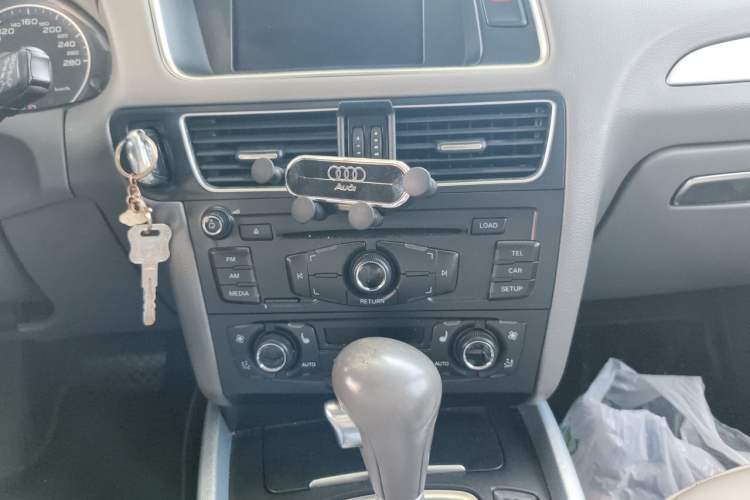Used Audi Q5 2012 2.0TFSI Comfort Version Audio And AC Panel