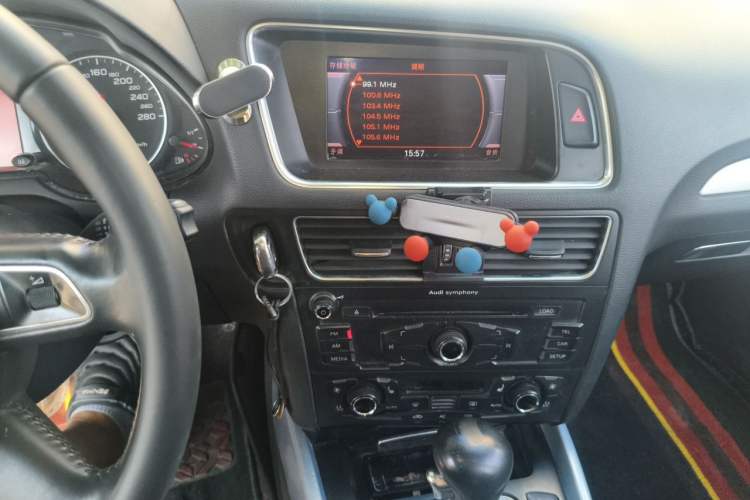 Used Audi Q5 2012 2.0TFSI Technology Model Audio And AC Panel