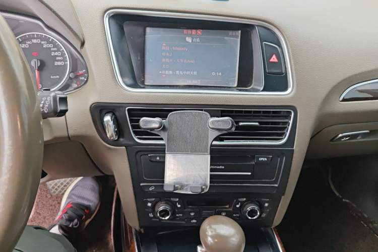 Used Audi Q5 2012 2.0TFSI Comfort Version Audio And AC Panel