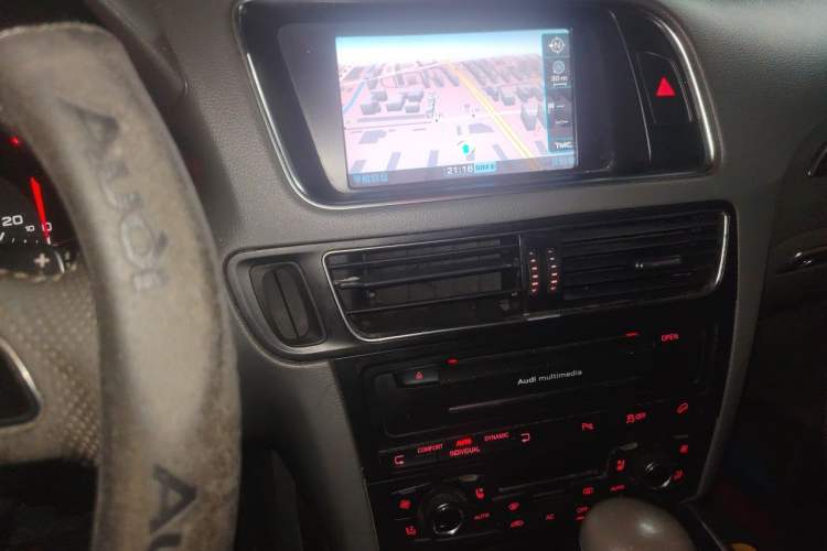 Used Audi Q5 2012 2.0TFSI Luxury Edition Audio And AC Panel