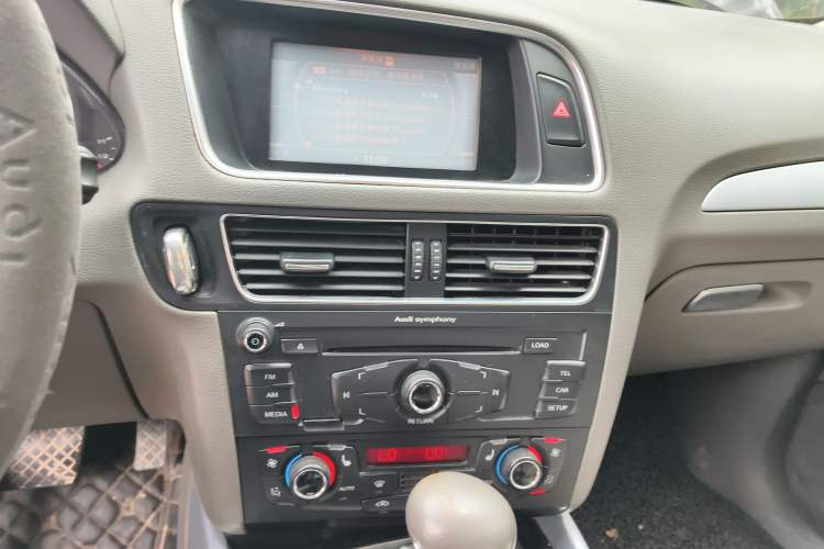 Used Audi Q5 2012 2.0TFSI Technology Model Audio And AC Panel