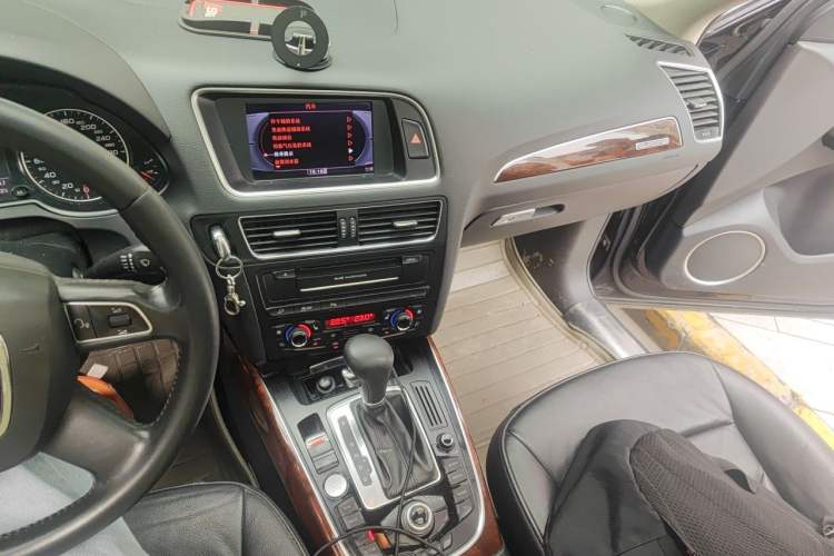 Used Audi Q5 2012 2.0TFSI Comfort Version Audio And AC Panel